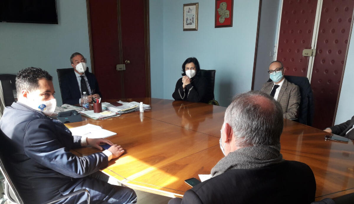 Turisti dall'aeroporto di Comiso, giunta ha incontrato Soaco: "Coinvolgiamo anche Eni" - L'incontro si è tenuto ieri
