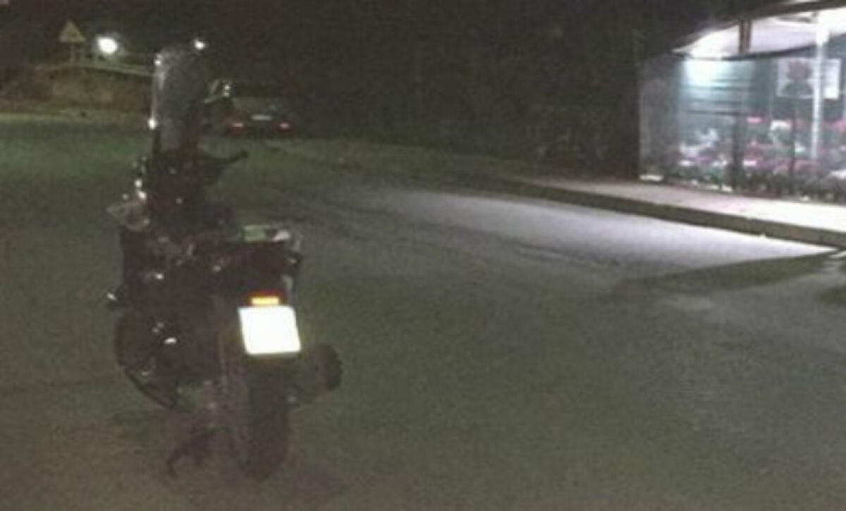Grave schianto in viale Indipendenza, giovane ferito: assolto l'amico che guidava - I due giovani vennero sbalzati via dallo scooter