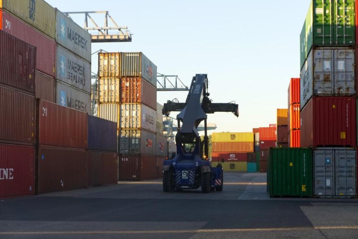 A gennaio bene import ed export, ma in calo su base annua - 