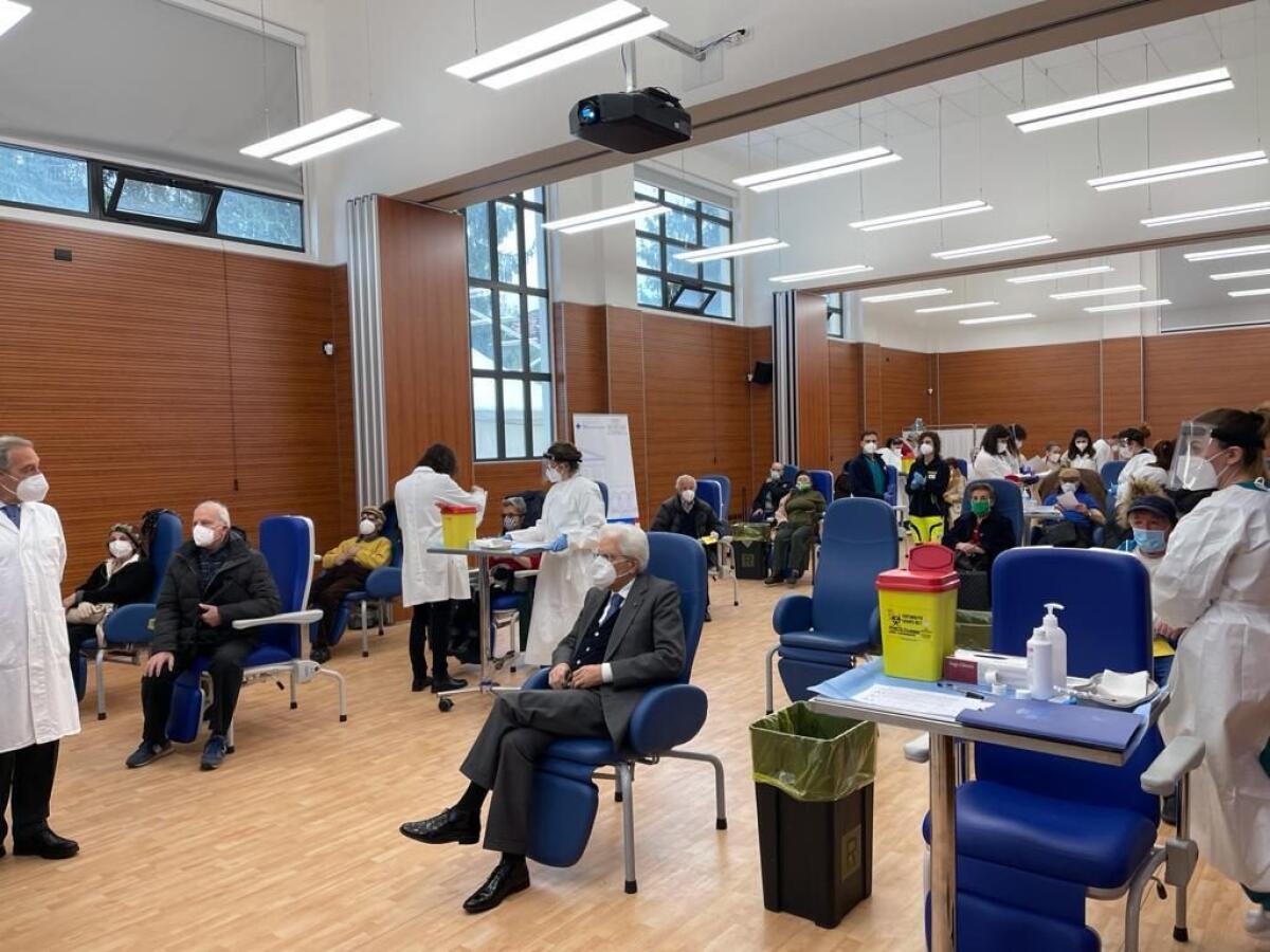 Covid, Mattarella si è vaccinato allo Spallanzani - 