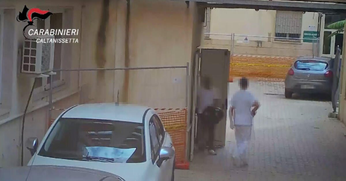 Furti in ospedale, legali cappellano: "Sacerdote ha chiarito, non ha mai rubato" - I militari hanno monitorato la zona della mensa attraverso telecamere nascoste