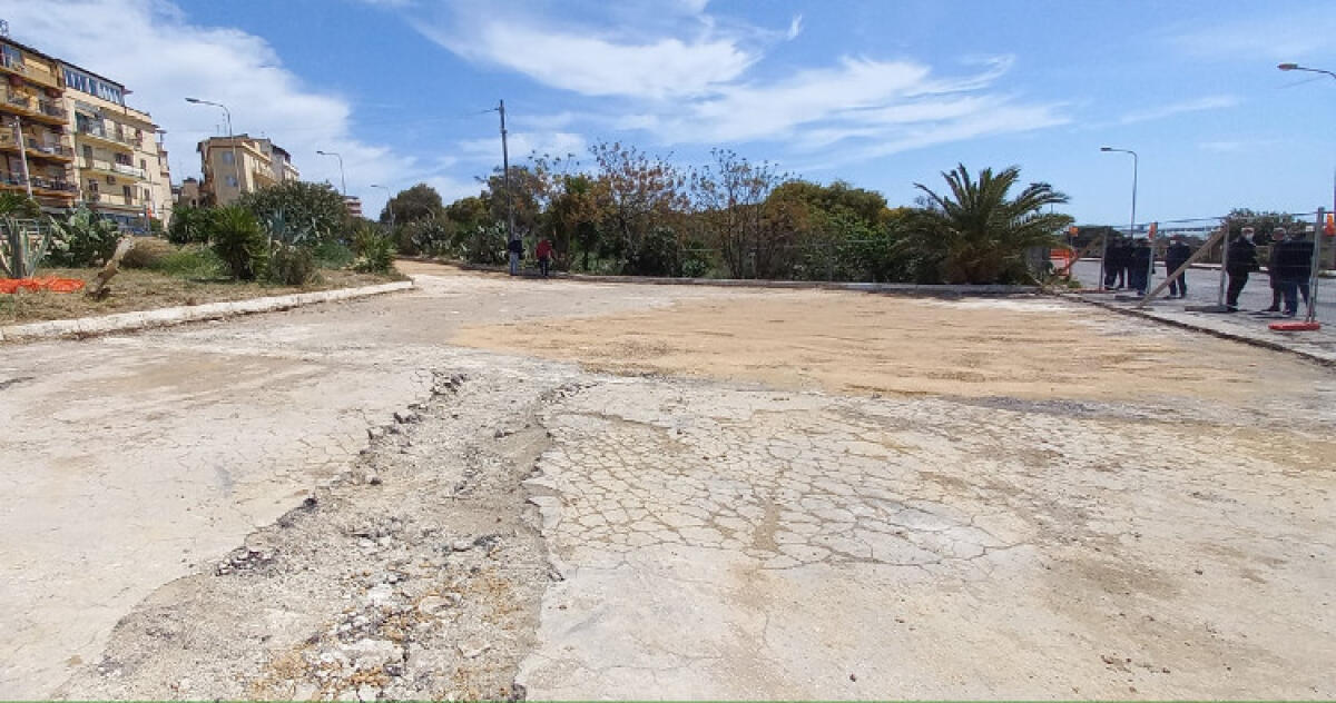 "Un polmone verde nell'ex stazione di servizio", sopralluogo sul lungomare - L'area dismessa sul lungomare