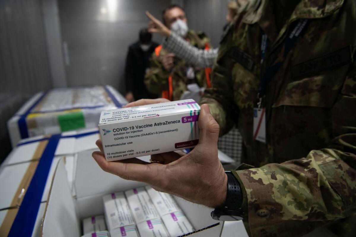 Vaccino, arrivate a Pratica di Mare 430mila dosi di AstraZeneca - 