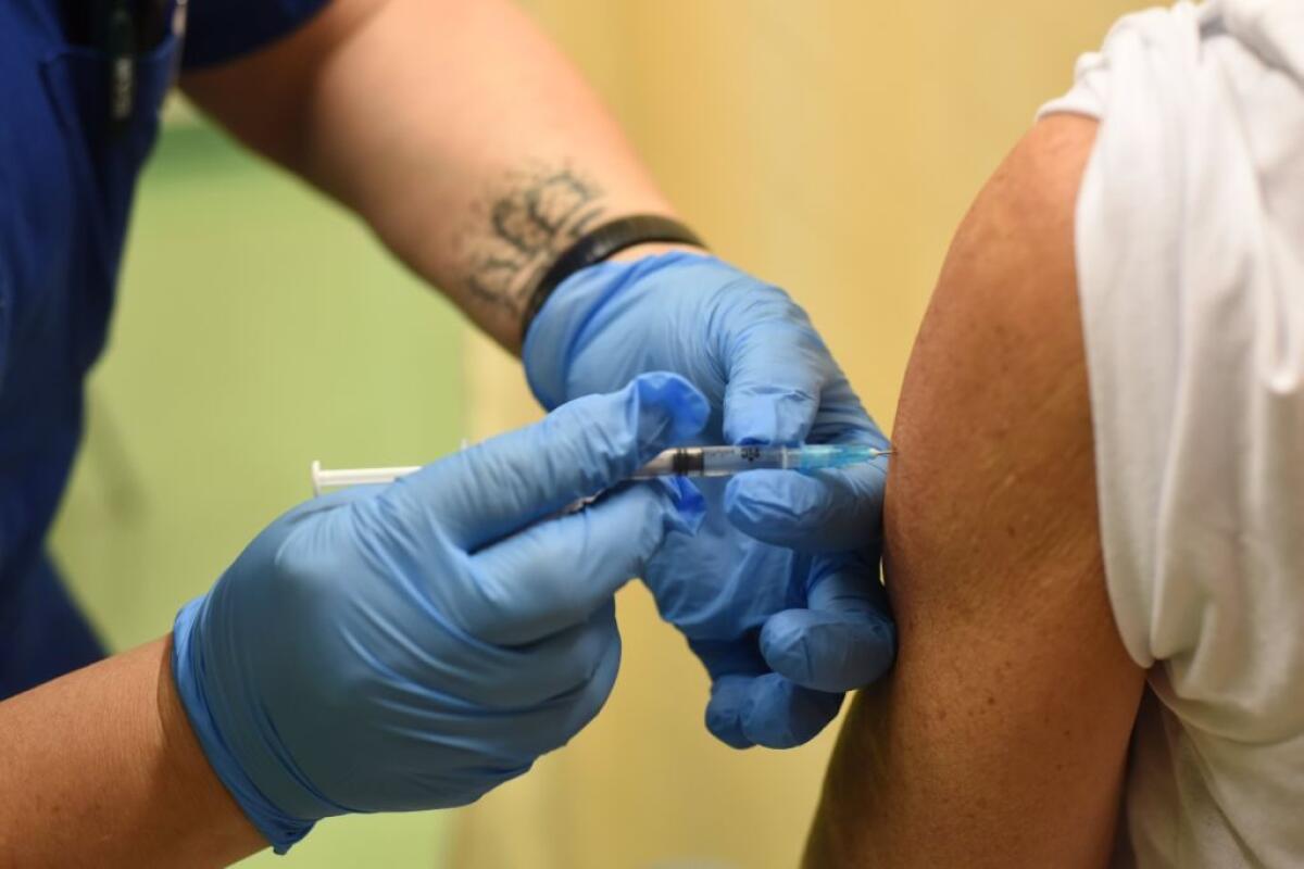Covid, accordo con parti sociali su sicurezza e vaccini in azienda - 