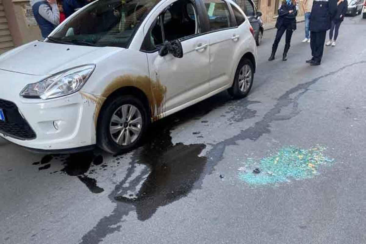 Carambola in via Ermocrate, si ribalta una utilitaria - 