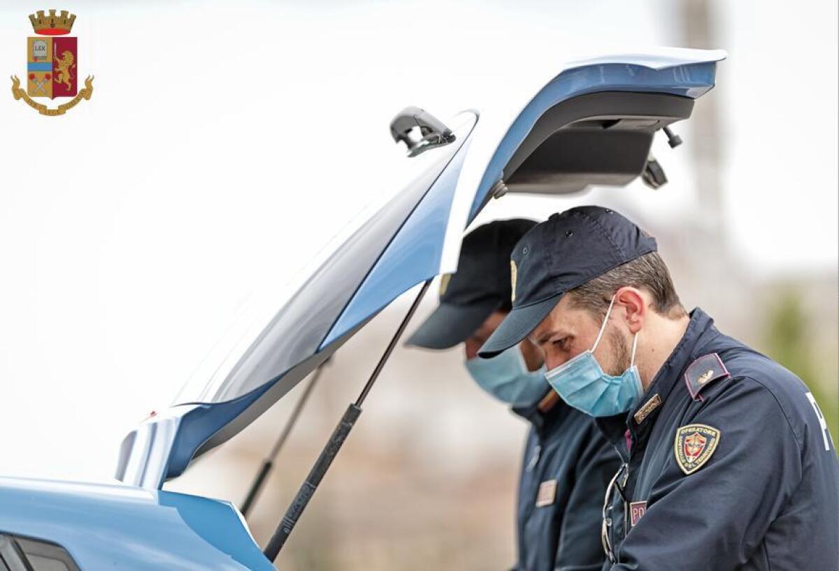 Bar aperto dopo le 18 sanzionato e chiuso per 5 giorni a Niscemi, multate 12 persone - 