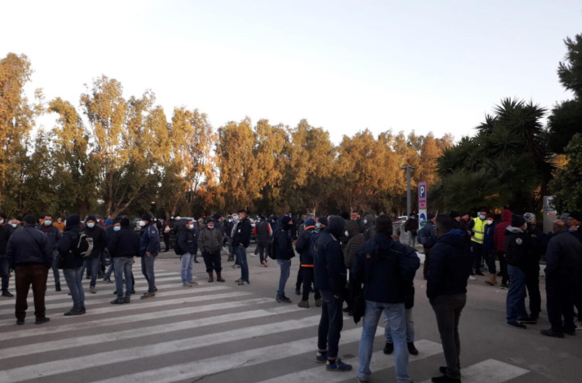 Dopo anni fuori dall'indotto, operaio: "Senza lavoro e solo silenzio dai sindacati" - 