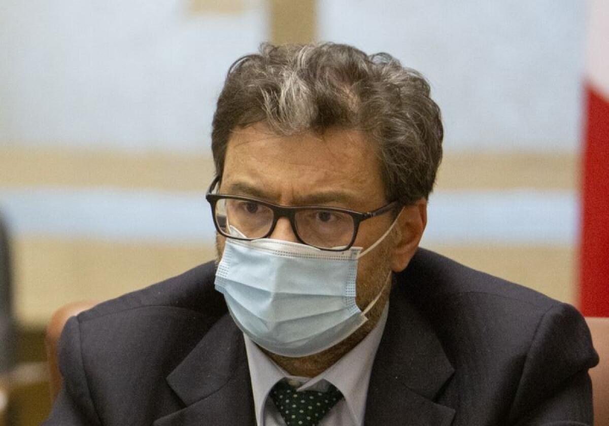 Giorgetti “Incontro positivo con sindacati, è momento responsabilità” - 