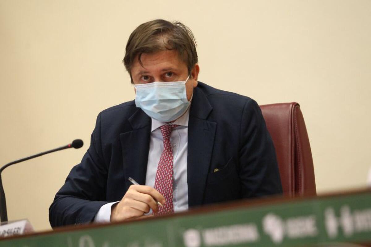 Coronavirus, Sileri “Dati migliorano, possibili riaperture a maggio” - 
