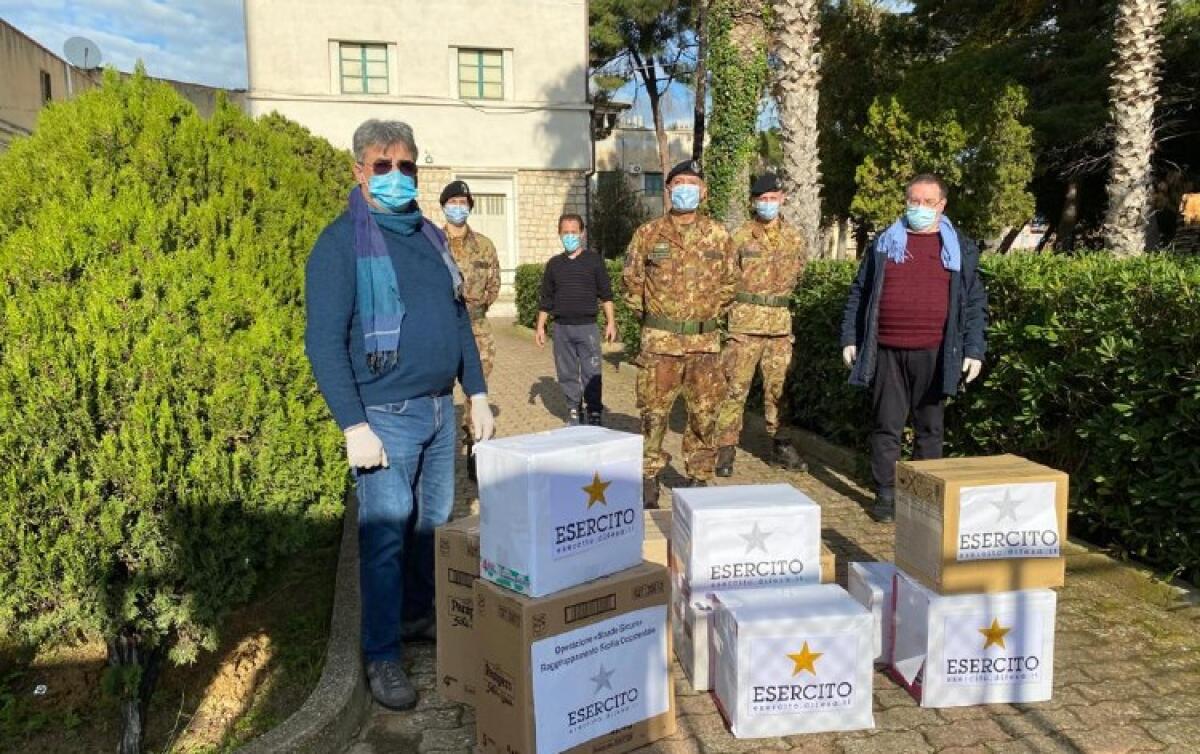 Brigata "Aosta" dona generi di prima necessità alla parrocchia "San Domenico Savio" - L'esercito ha consegnato beni di prima necessità 