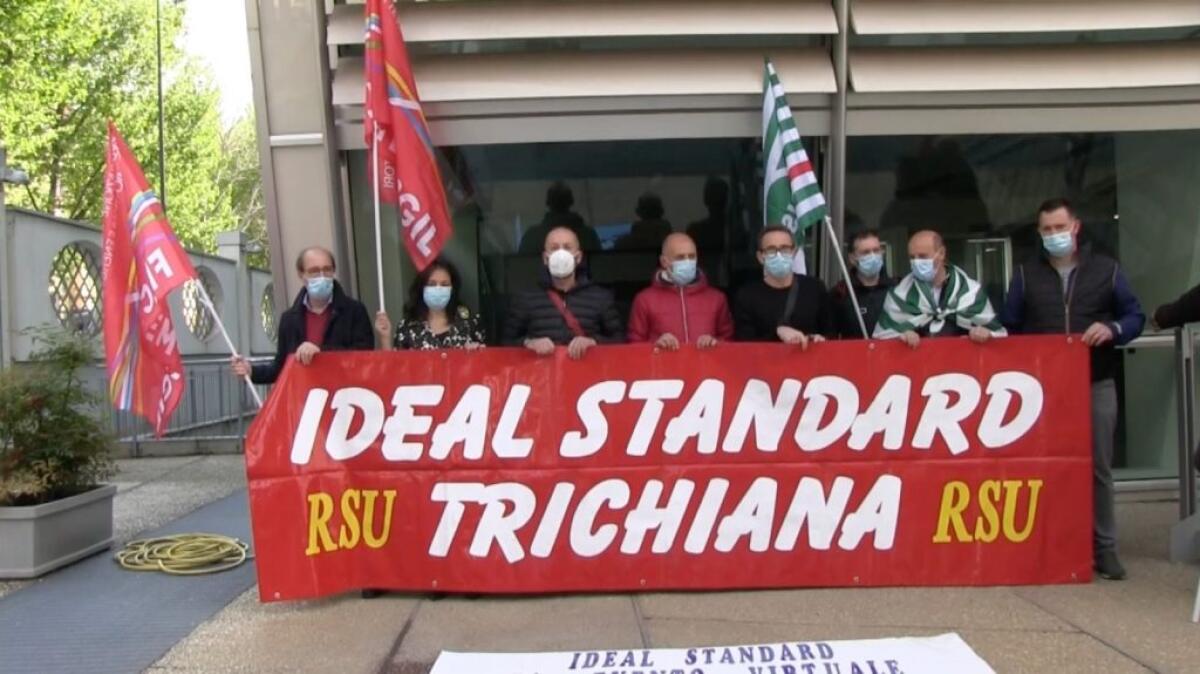 Ideal Standard, a Milano manifestazione di lavoratori e sindacati - 