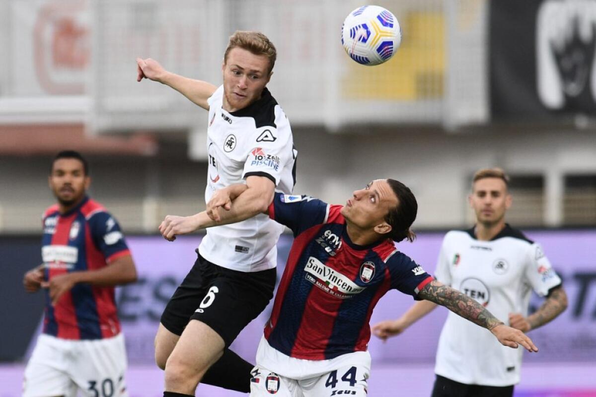 Rimonta Spezia allo scadere, 3-2 al Crotone - 