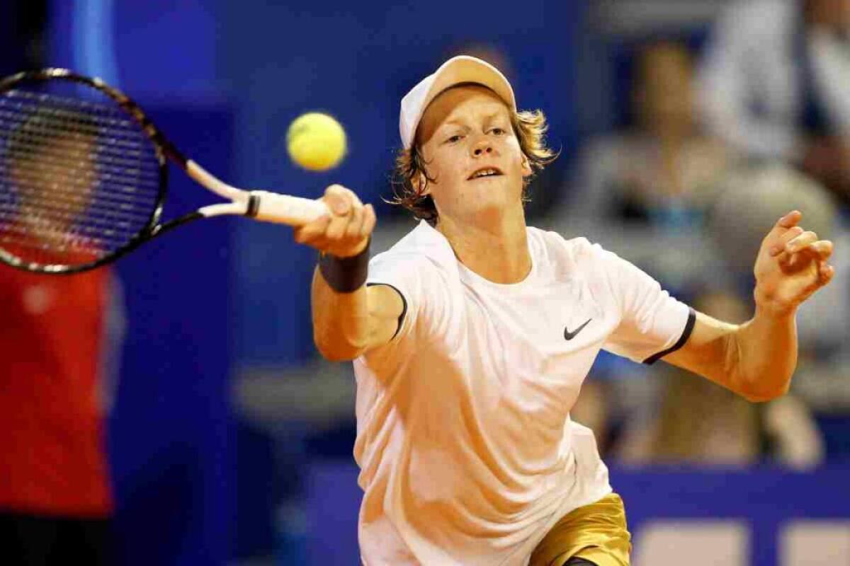 Sinner si ferma in semifinale a Barcellona, vince Tsitsipas - 