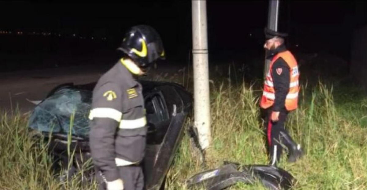 Terribile schianto, giovane rimase gravemente ferito: amico patteggia ad otto mesi - Sul posto arrivarono carabinieri, vigili del fuoco e sanitari