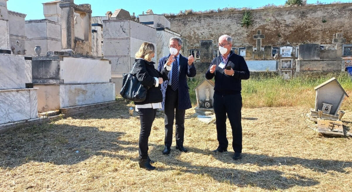 "Emergenza sepolture superata", sopralluogo al monumentale: Greco, "c'è programmazione" - Il sopralluogo al monumentale