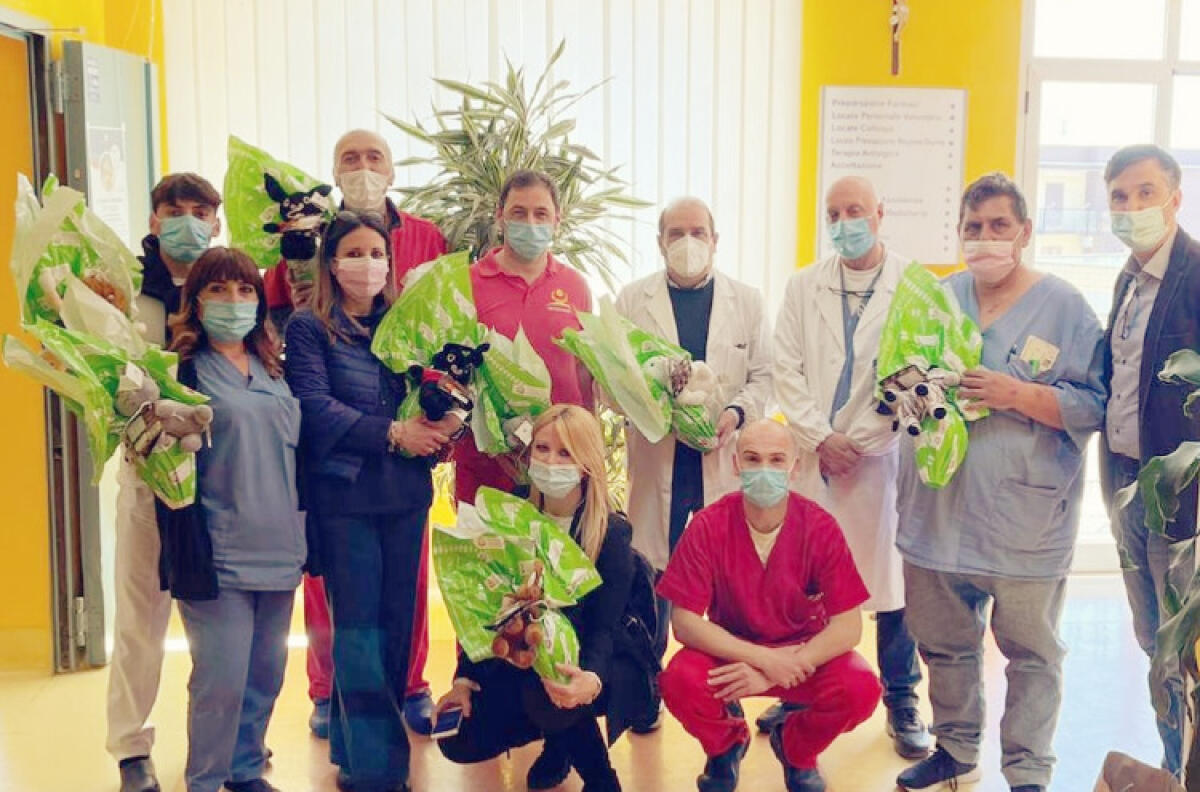 Uova pasquali all'hospice del "Vittorio Emanuele", iniziativa del consorzio Sisifo - 