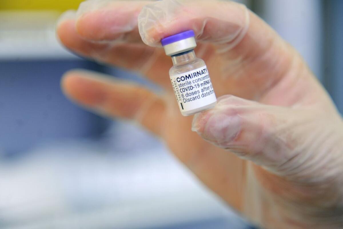 Vaccini, Aifa “309 reazioni avverse ogni 100mila dosi, 91% non gravi” - 