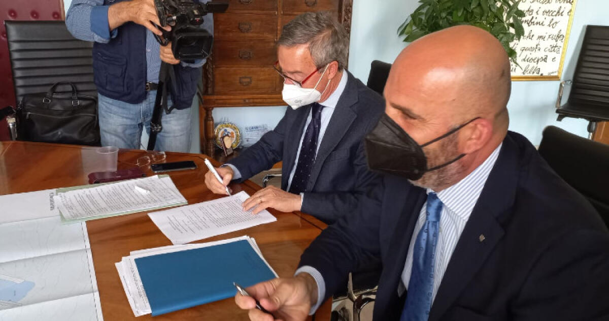 "Un modello Genova" per il porto, firma Greco-Caccamo: "Ma prima i lavori di escavo" - Greco e l'ex presidente di Sicindustria Caltanissetta Gianfranco Caccamo