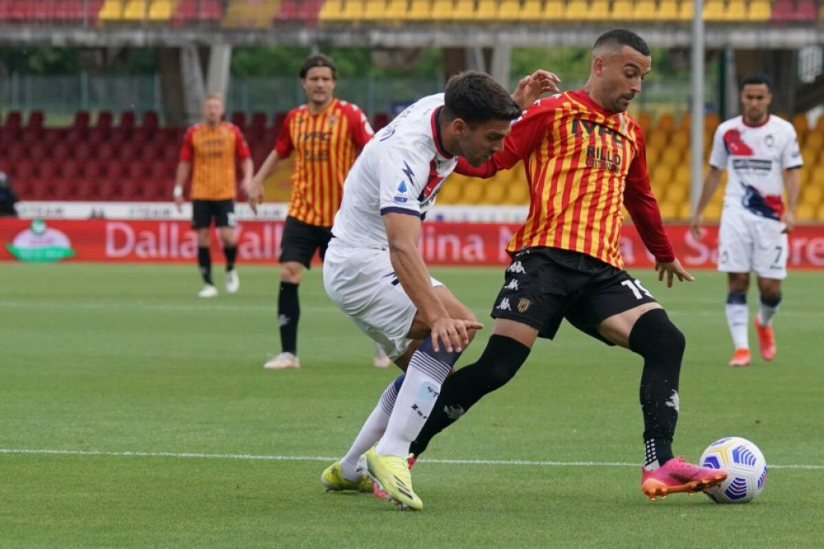 Lapadula e Simy, 1-1 col Crotone, Benevento nei guai - 