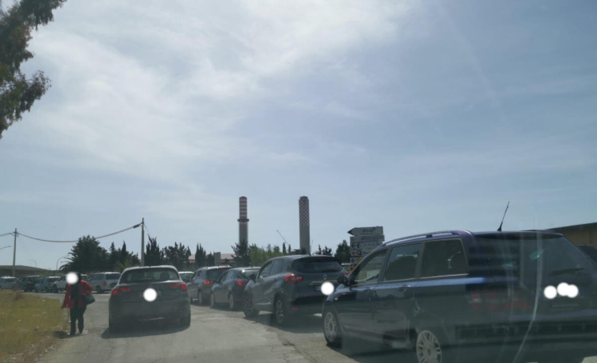 "Silenzio da Asp", Un'Altra Gela: "Cosa devono fare esercenti? Tutto fuori controllo" - Code e attese di ore per i tamponi