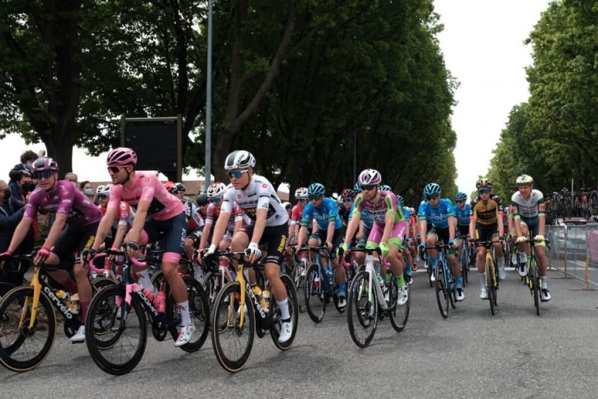 Merlier vince in volata 2^ tappa a Novara, Ganna resta rosa - 