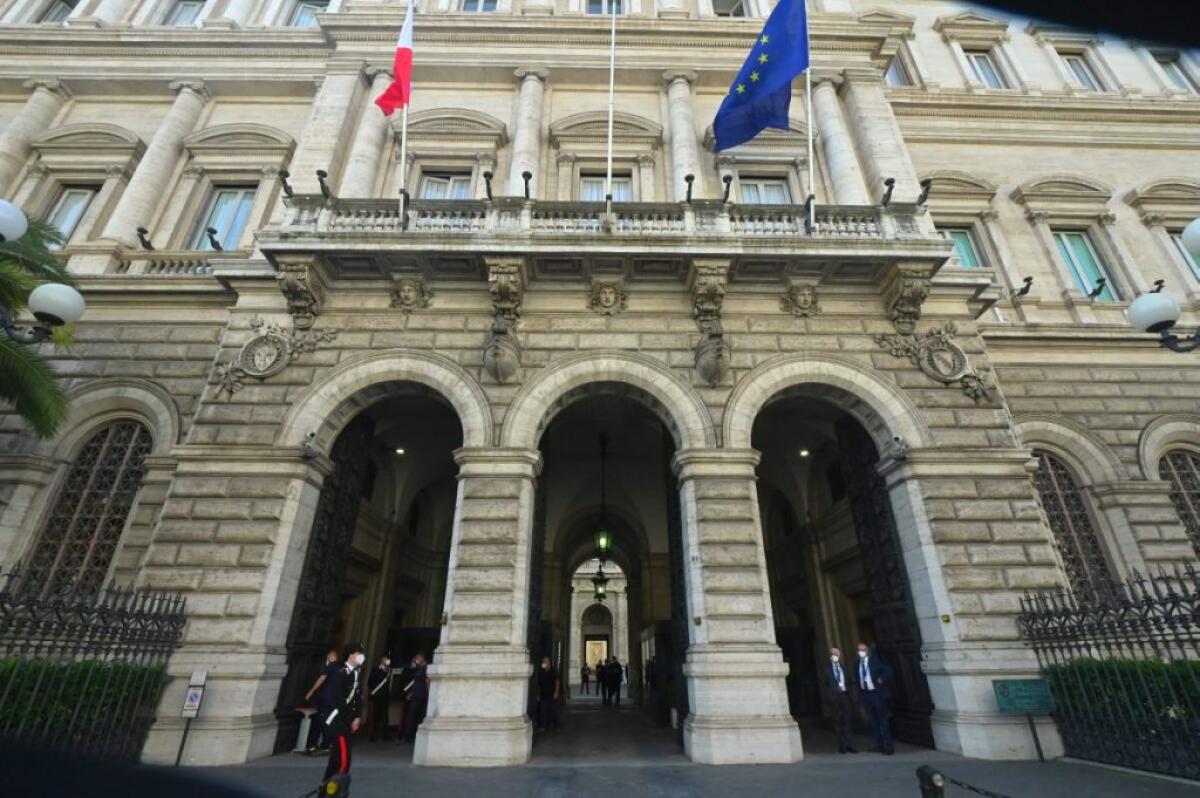 Migliorano le attese sull’economia ma le famiglie restano caute - 