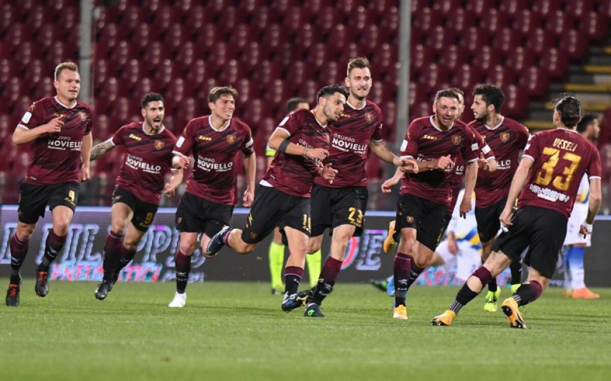 Salernitana promossa in Serie A, retrocede il Cosenza - 