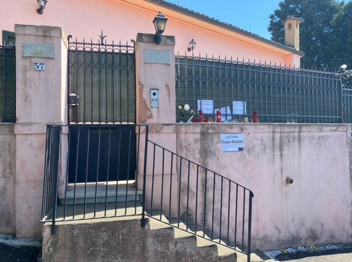 A Milo l’ultimo saluto a Franco Battiato, funerali in forma privata - 