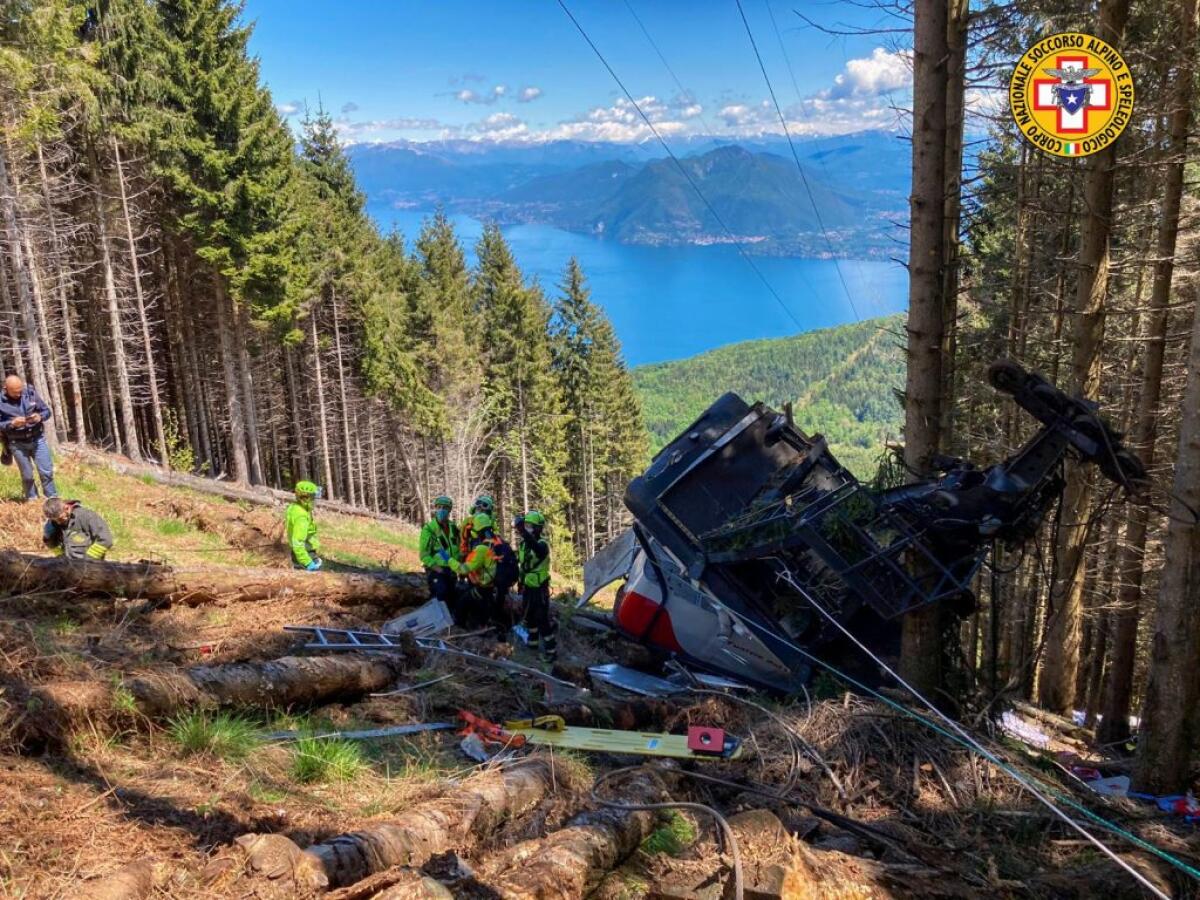 Crolla la funivia del Mottarone in Piemonte, 9 vittime - 