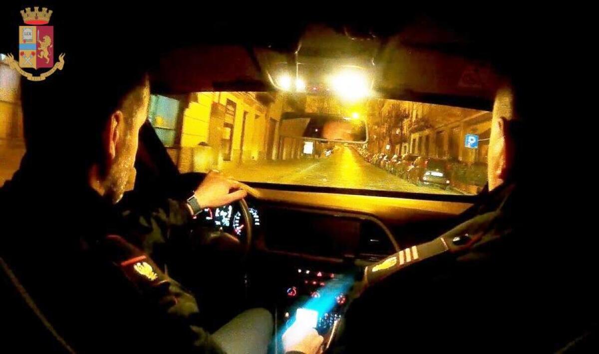 In giro di notte sotto effetto di droga e con l'auto della Onlus: "Sono un dirigente" - 