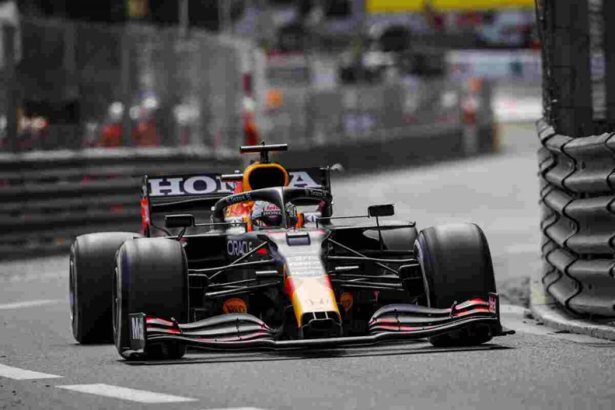 Verstappen vince a Montecarlo davanti a Sainz - 