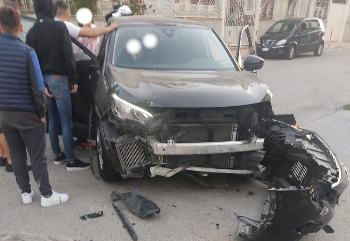 Incidente a Fondo Iozza, violento impatto tra due vetture - 