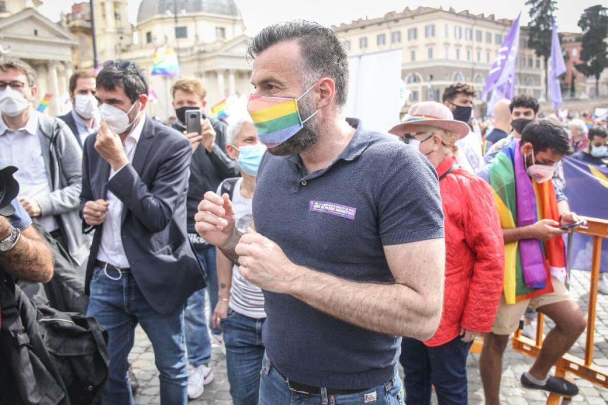 Zan “Non sono credente, in Chiesa mi sentivo rifiutato” - 
