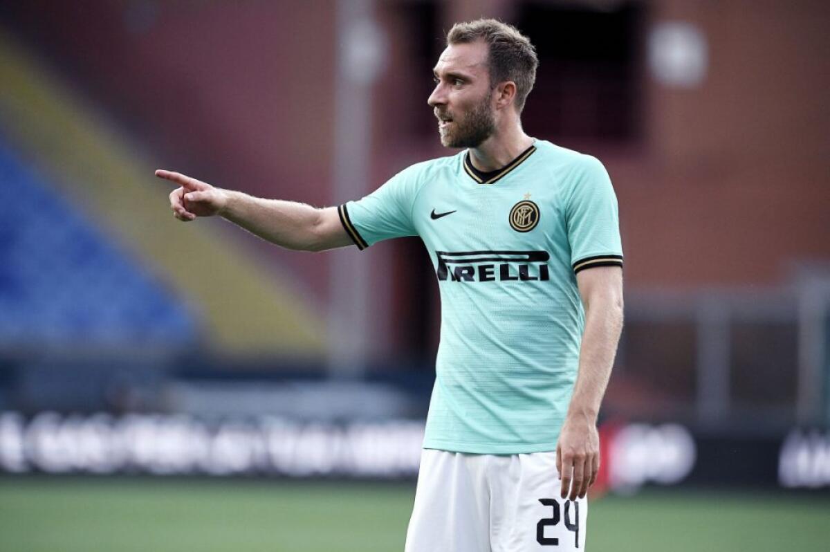 Paura per Eriksen, massaggio cardiaco in campo - 