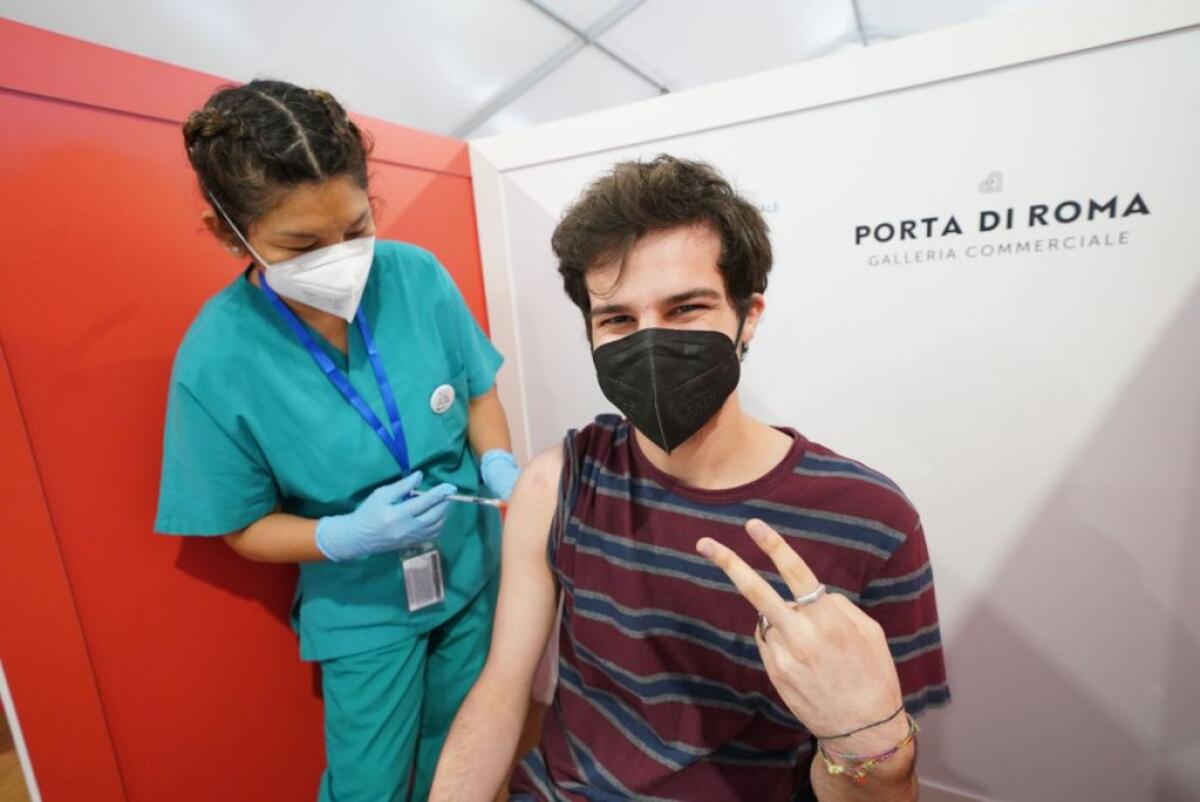 I giovani della generazione post-covid “Sì al vaccino, basta Dad” - 