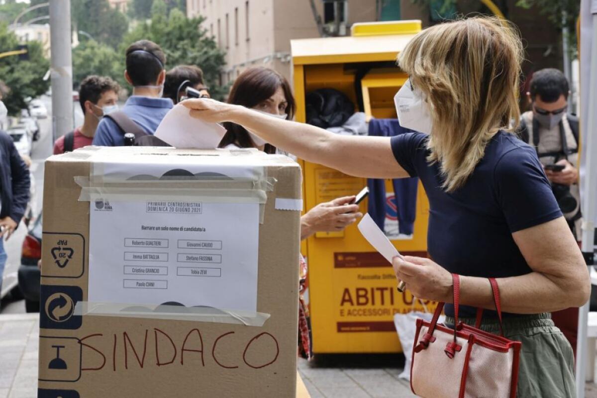 Lepore e Gualtieri vincono le primarie a Bologna e a Roma - 