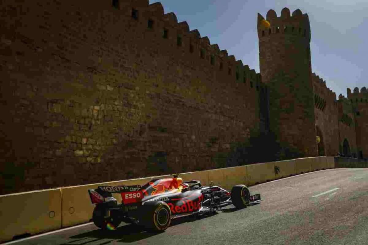 Perez sfreccia nelle libere a Baku, Sainz terzo davanti a Leclerc -