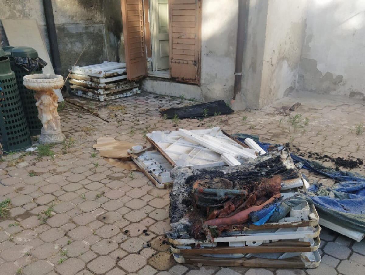 Fuoco a Canalazzo, danni alla sede dell'associazione Smaf - Fuoco nella sede dell'associazione