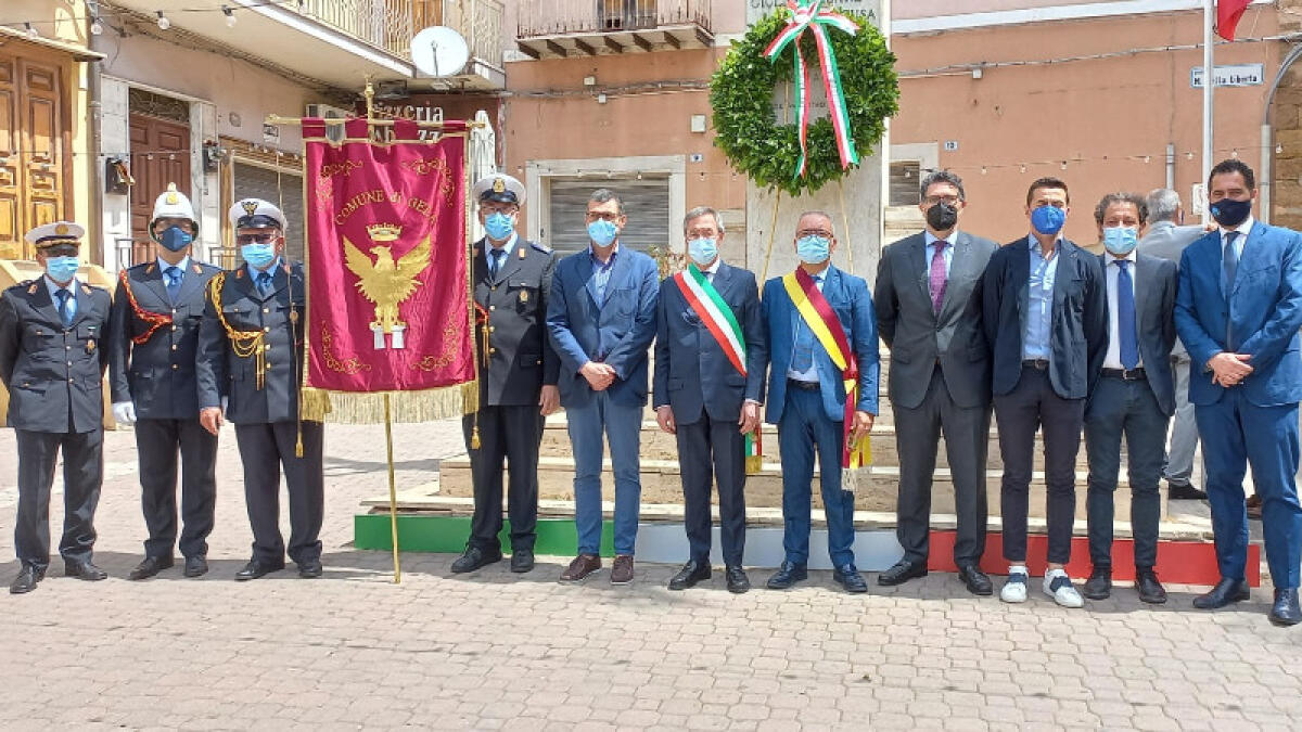 Sindaco e giunta nel ricordo 2 giugno, Greco: "Omaggio a vittime Covid e a chi lotta" - La celebrazione in piazza Martiri della Libertà