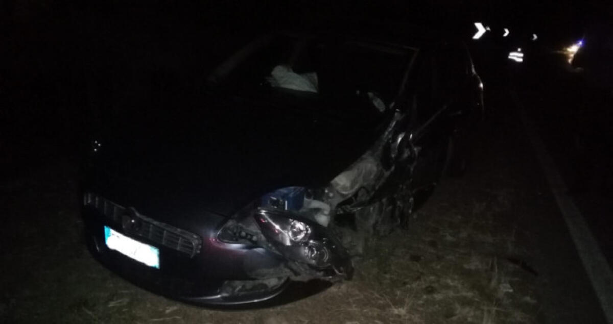 Auto "pirata" sulla Gela-Vittoria, grave giovane: poi impatto contro un'altra vettura - L'auto avrebbe travolto lo scooter