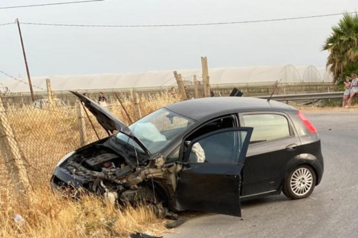 Scontro stradale sulla Gela-Scoglitti, feriti e quattro auto coinvolte - Una delle auto coinvolte nell'incidente