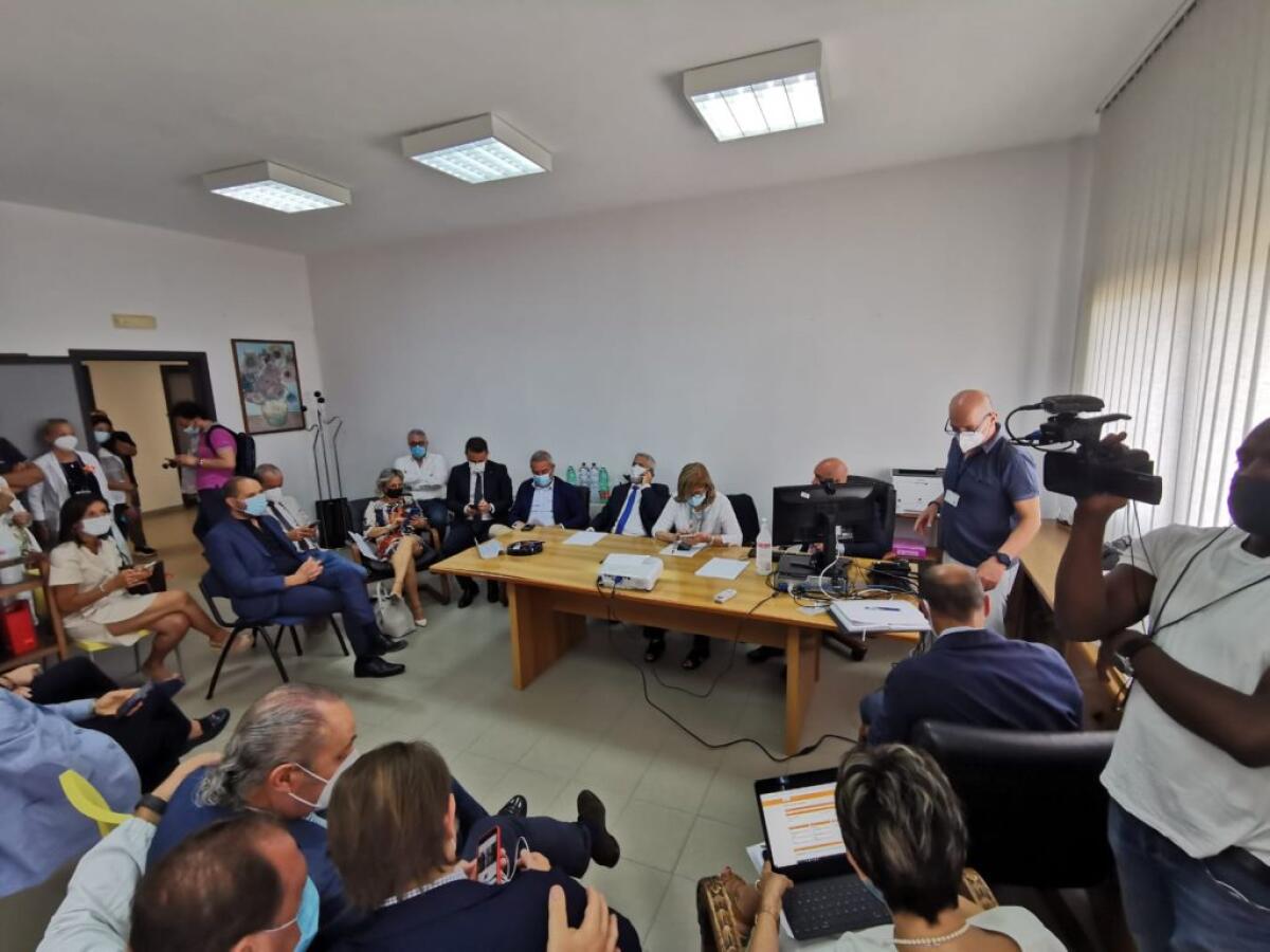 I deputati Ars in ospedale, "carenze enormi": "Anche reparti a rischio chiusura" - La commissione in ospedale