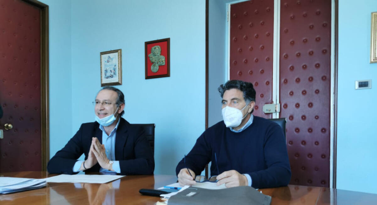 Bilancio va in giunta, concluso lavoro sugli atti finanziari: poi voto del consiglio - L'assessore al bilancio Giordano e il dirigente Alberto Depetro