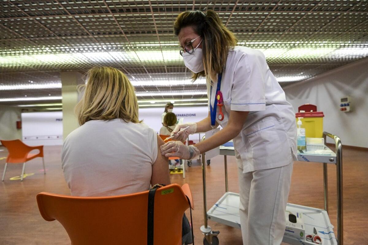 Aifa approva vaccinazione mista per under 60 - 