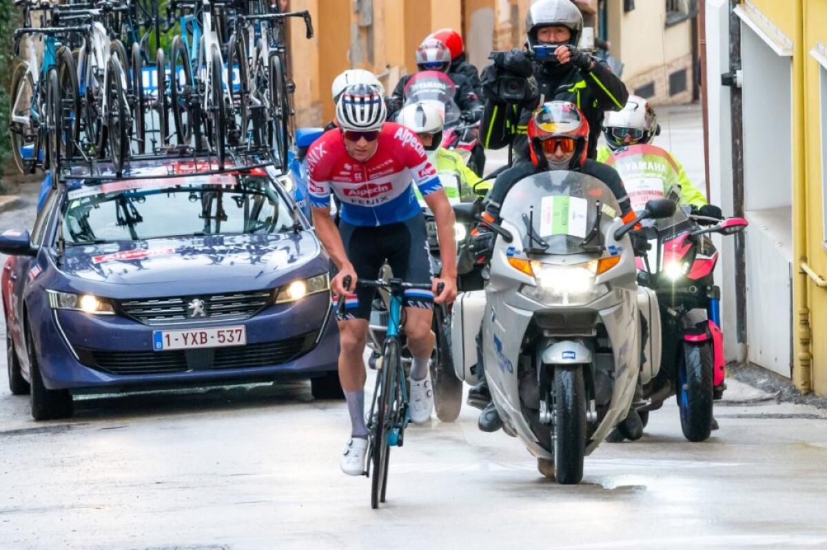 Show Van der Poel al Tour, tappa e maglia gialla - 