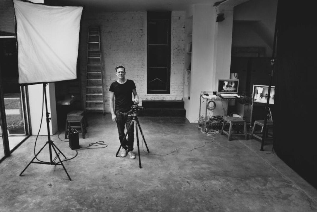 Torna il calendario Pirelli, Bryan Adams scatterà edizione 2022 - 