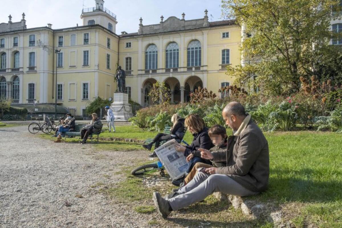 Famiglie, nel 2020 spesa media mensile in calo del 9% -
