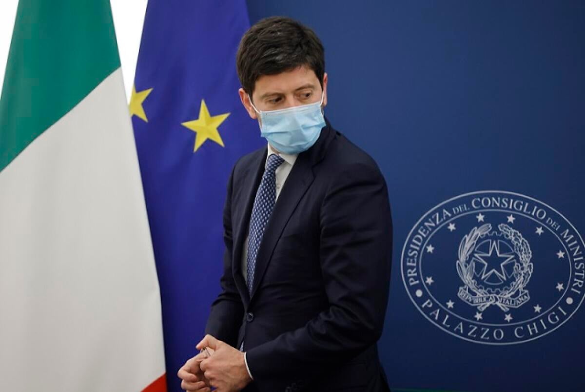 Covid, Speranza chiede a Cts parere formale su mascherine all’aperto - 