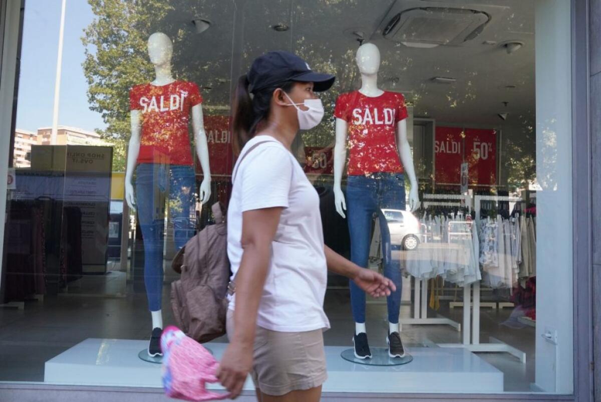 Saldi estivi, 170 euro la spesa media a famiglia - 