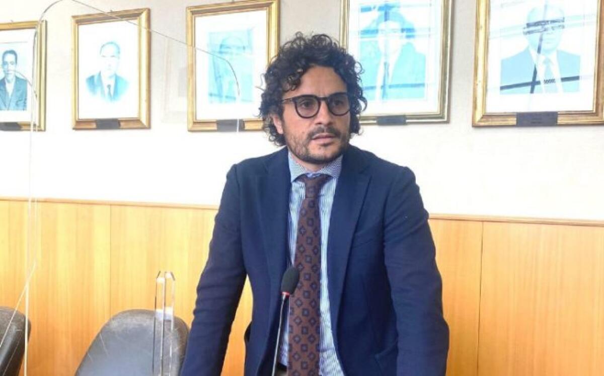 "Topi nelle abitazioni e città devastata", Scerra: "Sindaco dimostra incapacità" - Il consigliere comunale Salvatore Scerra